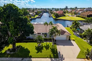 1763 Wavecrest Ct, Marco Island, FL 34145 - Photo 2