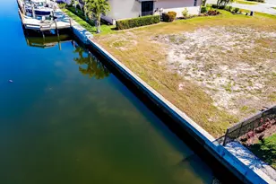 152 Gulfport Ct, Marco Island, FL 34145 - Photo 1