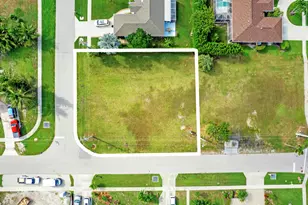 276 Tahiti Rd, Marco Island, FL 34145 - Photo 1