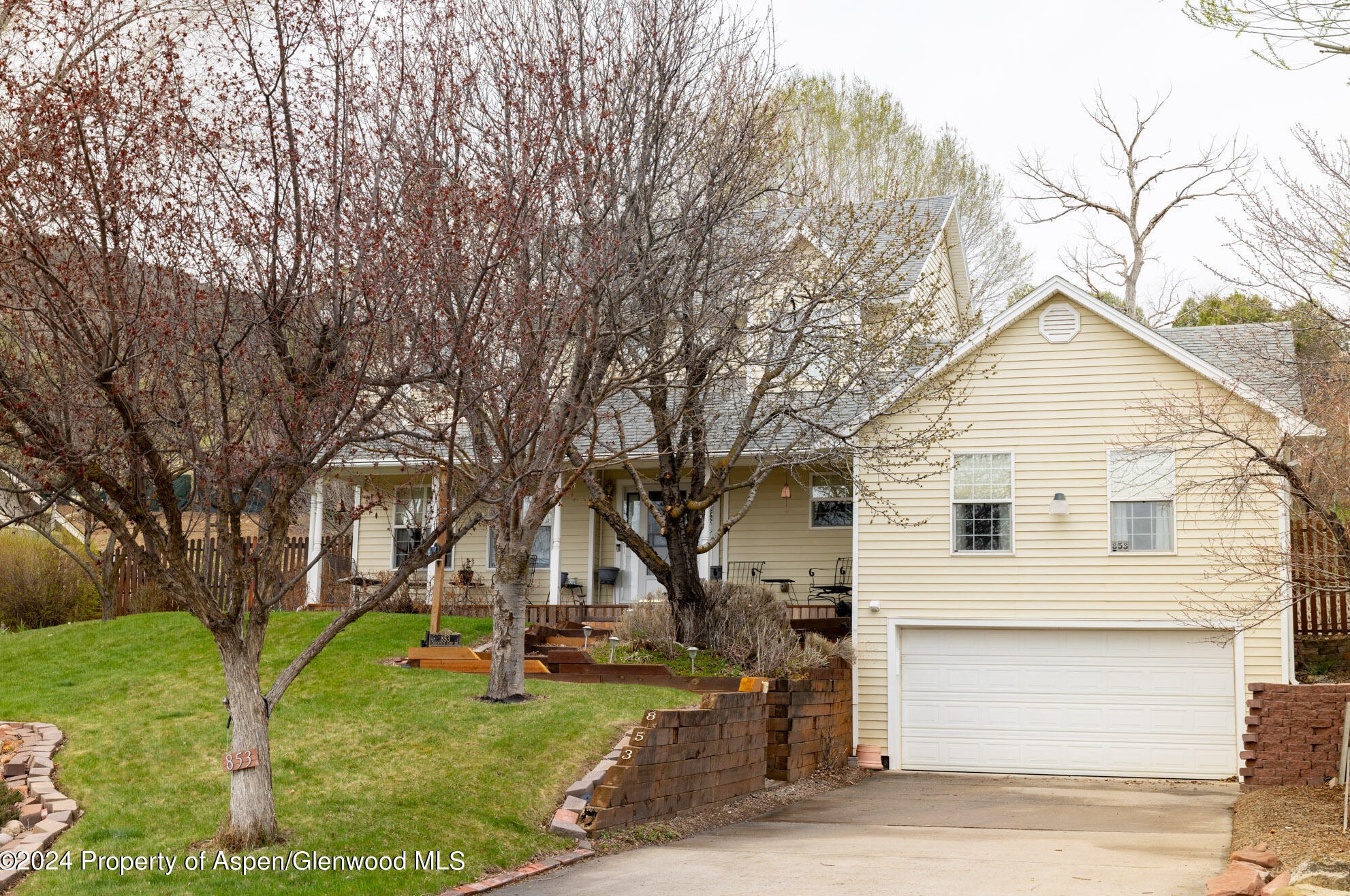 853 Mountain View Dr, New Castle, CO 81647