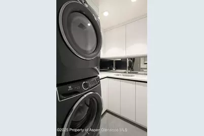 211 W Main Street, Aspen, CO 81611 - Photo 32