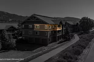 326 River View Dr, New Castle, CO 81647 - Photo 2