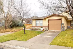390 Maroon Ct, New Castle, CO 81647 - Photo 2