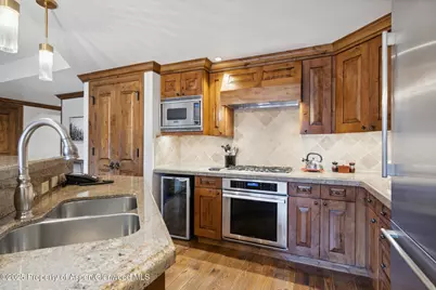 415 E Dean St, #25, Week 6, Aspen, CO 81611 - Photo 6