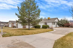 12 W Ridge Ct, Parachute, CO 81635 - Photo 2