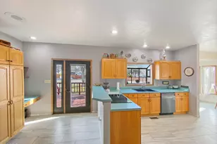 925 Cleveland St, Meeker, CO 81641 - Photo 6