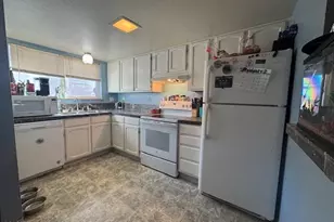 1018 E 7th St, Craig, CO 81625 - Photo 2