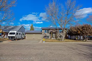 1925 W 2nd St, Craig, CO 81625 - Photo 2