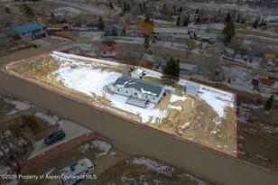 952 E 11th St, Craig, CO 81625 - Photo 2