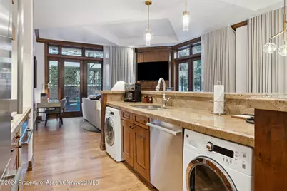 415 E Dean St, Unit 3 Week 8, Aspen, CO 81611 - Photo 6