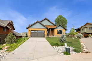 837 Ute Cir, New Castle, CO 81647 - Photo 2