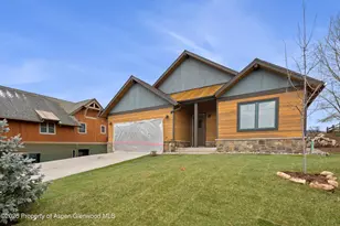 837 Ute Cir, New Castle, CO 81647 - Photo 2