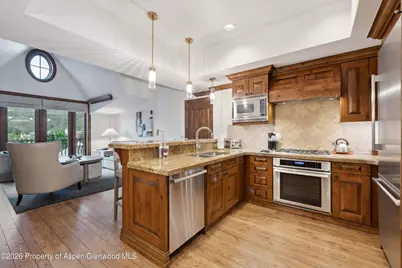 415 E Dean St, Unit 30, Week 10, Aspen, CO 81611 - Photo 6
