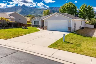 256 Cliff View Cir, Parachute, CO 81635 - Photo 2