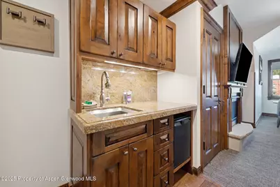 415 E Dean St, Unit 48, Week 8, Aspen, CO 81611 - Photo 22