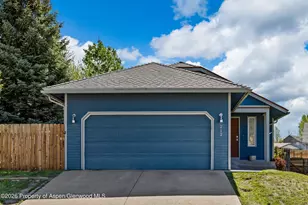 212 Safflower Ct, New Castle, CO 81647 - Photo 2