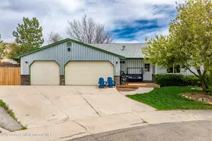 404 Ballard Cir, Silt, CO 81652 - Photo 2