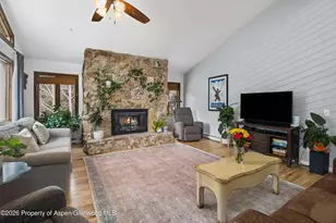 205 Alpine Ct, Glenwood Springs, CO 81601 - Photo 2