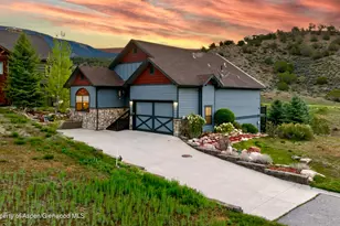 28 Broken Wing Dr, New Castle, CO 81647 - Photo 2