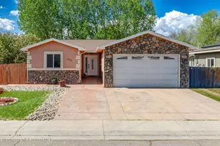 353 W Orchard Ave, Silt, CO 81652 - Photo 2