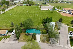 281 Woodbury Dr, Craig, CO 81625 - Photo 2