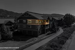 326 River View Dr, New Castle, CO 81647 - Photo 2