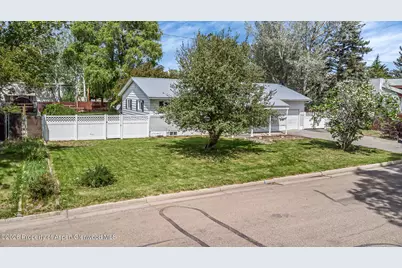 558 Steele Street, Craig, CO 81625 - Photo 2