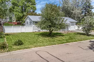 558 Steele St, Craig, CO 81625 - Photo 2