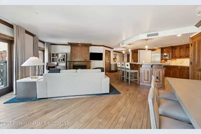 415 E Dean St, Unit 50, Week 8, Aspen, CO 81611 - Photo 6