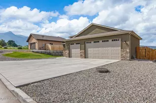 40 Eagle Ridge Dr, Parachute, CO 81635 - Photo 2