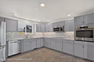 430 E 10th St, Rifle, CO 81650 - Photo 8