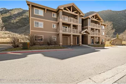 410 River View Drive #305, New Castle, CO 81647 - Photo 2