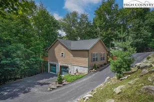106 Hawthorne Rd, Beech Mountain, NC 28604 - Photo 2