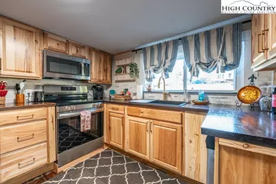 40 Painter Road, Banner Elk, NC 28604 - Photo 2