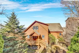 138 Hawthorn Rd, Beech Mountain, NC 28604 - Photo 2