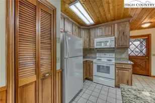 625 Mountain Glen Dr, Newland, NC 28657 - Photo 8