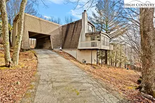 207 Pinnacle Ridge Rd, Beech Mountain, NC 28604 - Photo 4