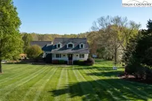 906 Long Hill Rd, Pilot Mountain, NC 27030 - Photo 2