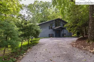 377 Deer Run Rd, Roaring Gap, NC 28668 - Photo 2