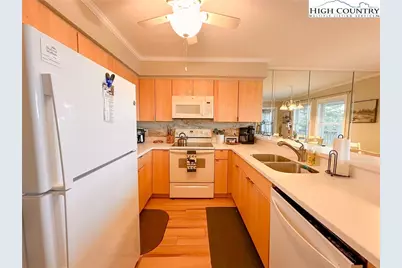 301 Pinnacle Inn Road #3320, Beech Mountain, NC 28604 - Photo 4