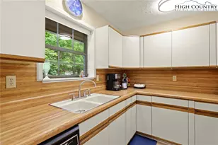 311 Pine Ridge Rd, Beech Mountain, NC 28604 - Photo 14