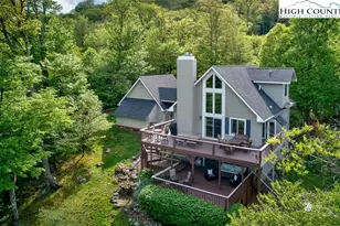 569 Shelter Rock Cir, Sugar Mountain, NC 28604 - Photo 4