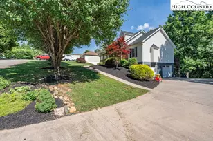 235 Brooklin St, Wilkesboro, NC 28697 - Photo 6