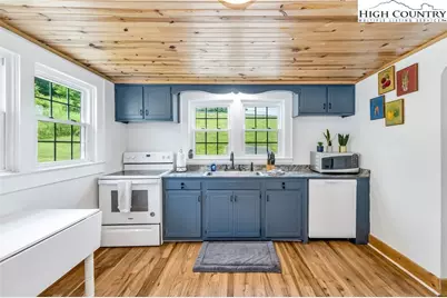 609 W Main Street, Jefferson, NC 28640 - Photo 12