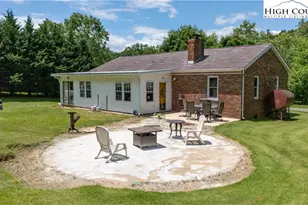 1424 Bear Creek Rd, Bakersville, NC 28705 - Photo 26