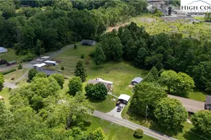 1424 Bear Creek Rd, Bakersville, NC 28705 - Photo 34