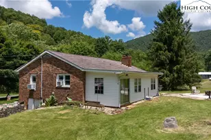 1424 Bear Creek Rd, Bakersville, NC 28705 - Photo 22