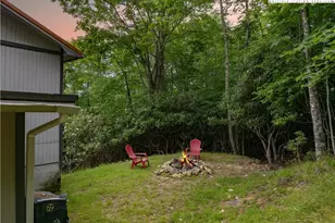 190 Rhododendron Dr, Beech Mountain, NC 28604 - Photo 8