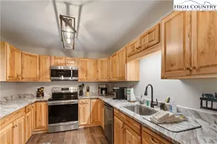 128 Hawthorn Rd, Beech Mountain, NC 28604 - Photo 16