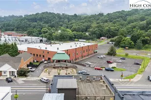 201 Jefferson Station Pl, West Jefferson, NC 28694 - Photo 2